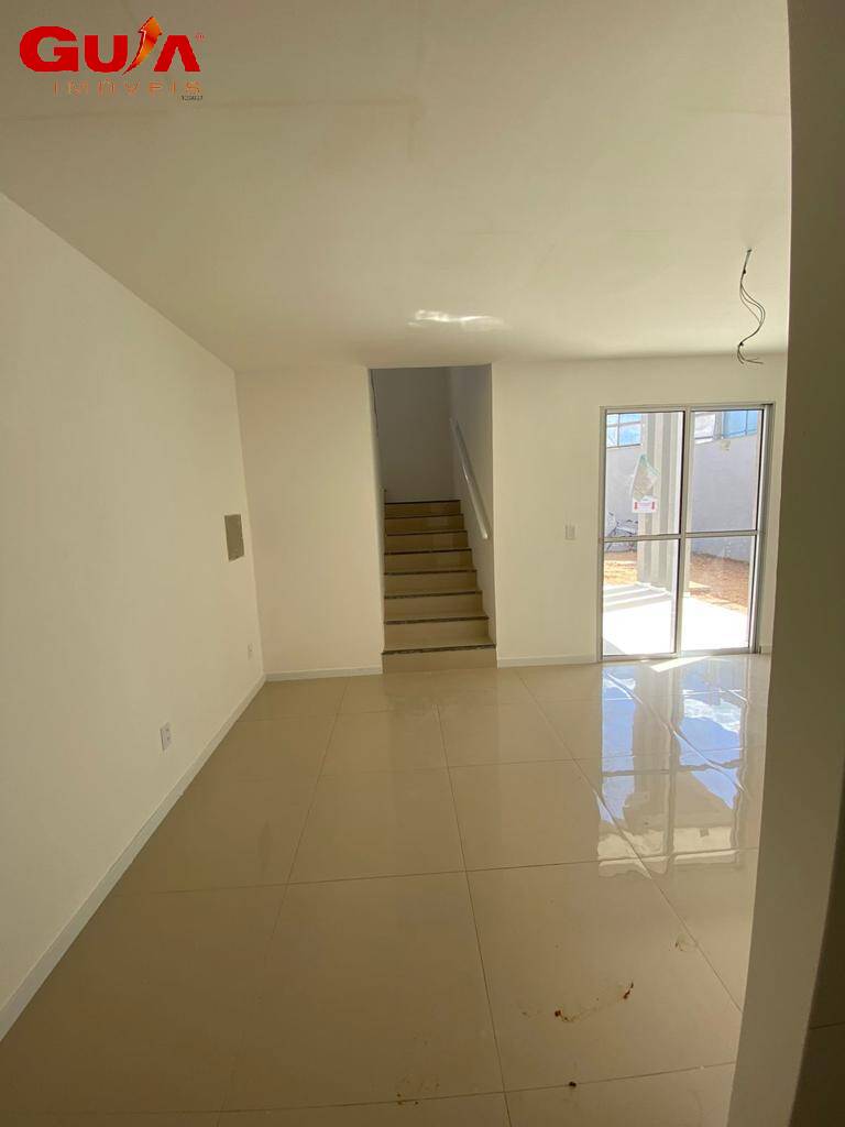 Casa à venda com 3 quartos, 100m² - Foto 5