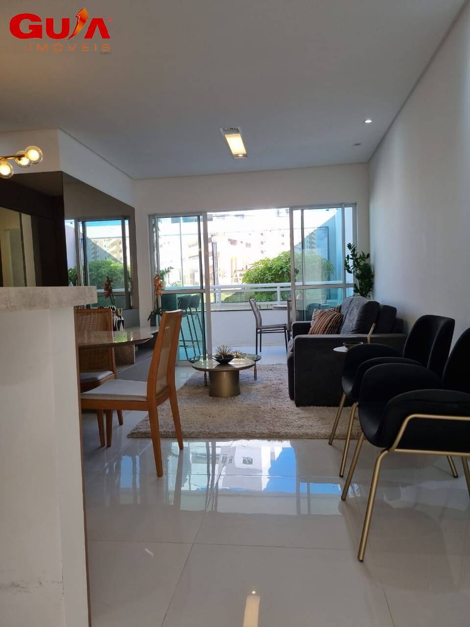 Apartamento à venda com 3 quartos, 107m² - Foto 2