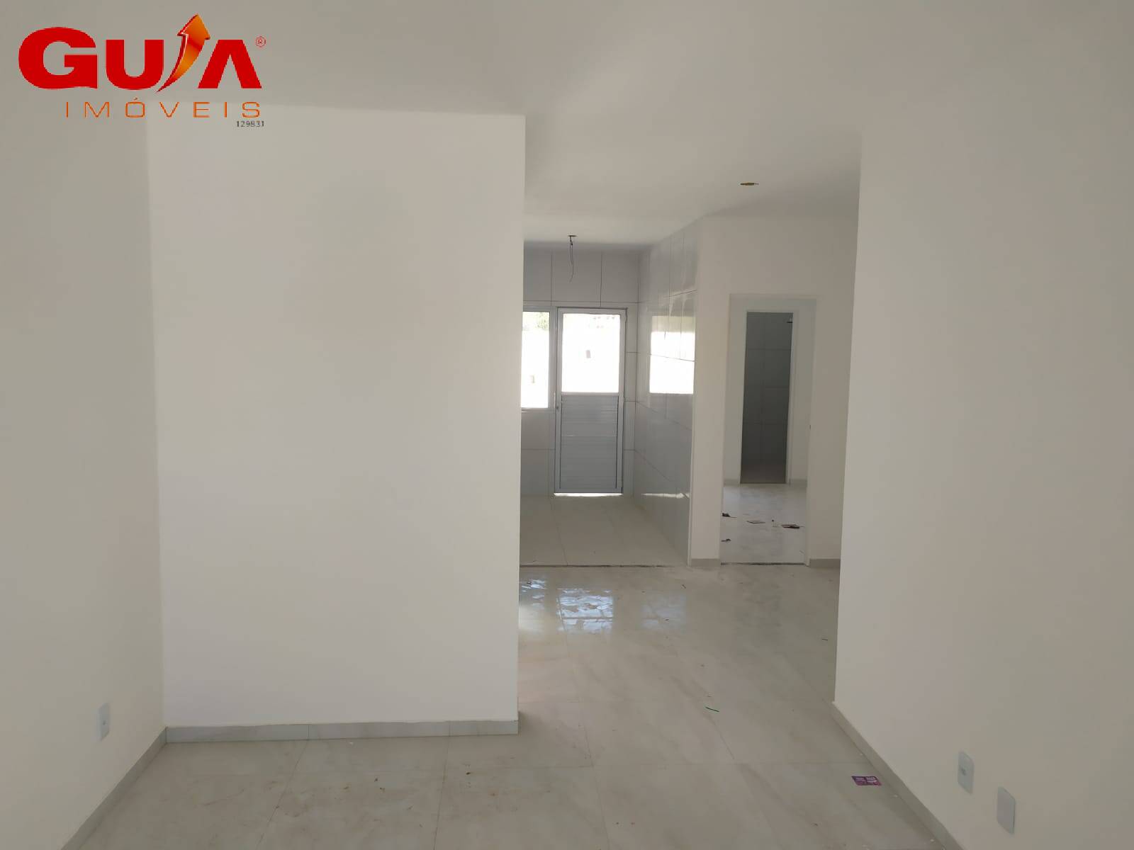 Casa à venda com 3 quartos, 75m² - Foto 3