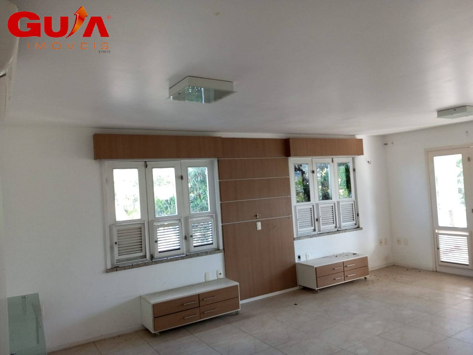 Casa de Condomínio à venda com 4 quartos, 281m² - Foto 2