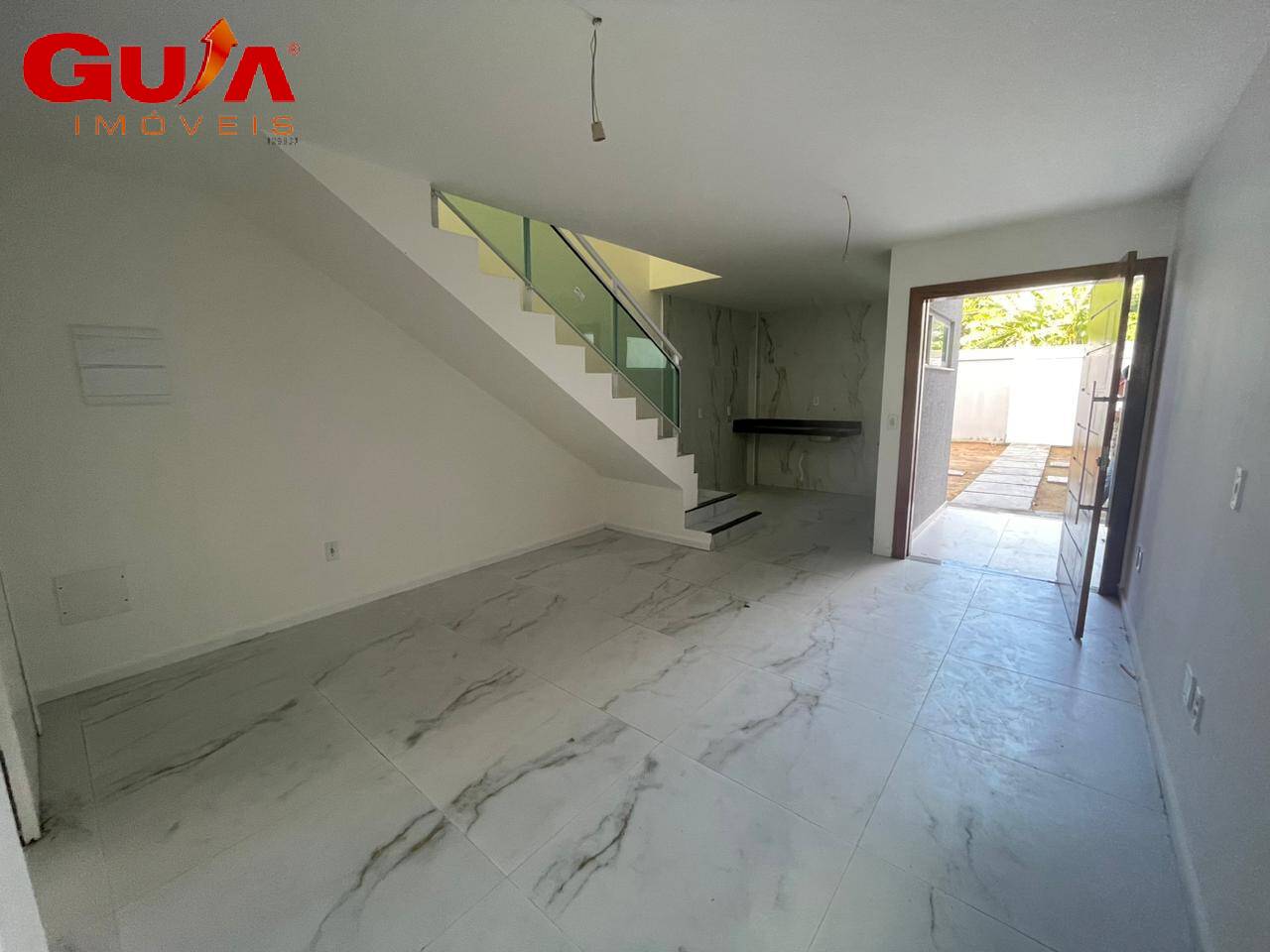 Casa à venda com 3 quartos, 90m² - Foto 2