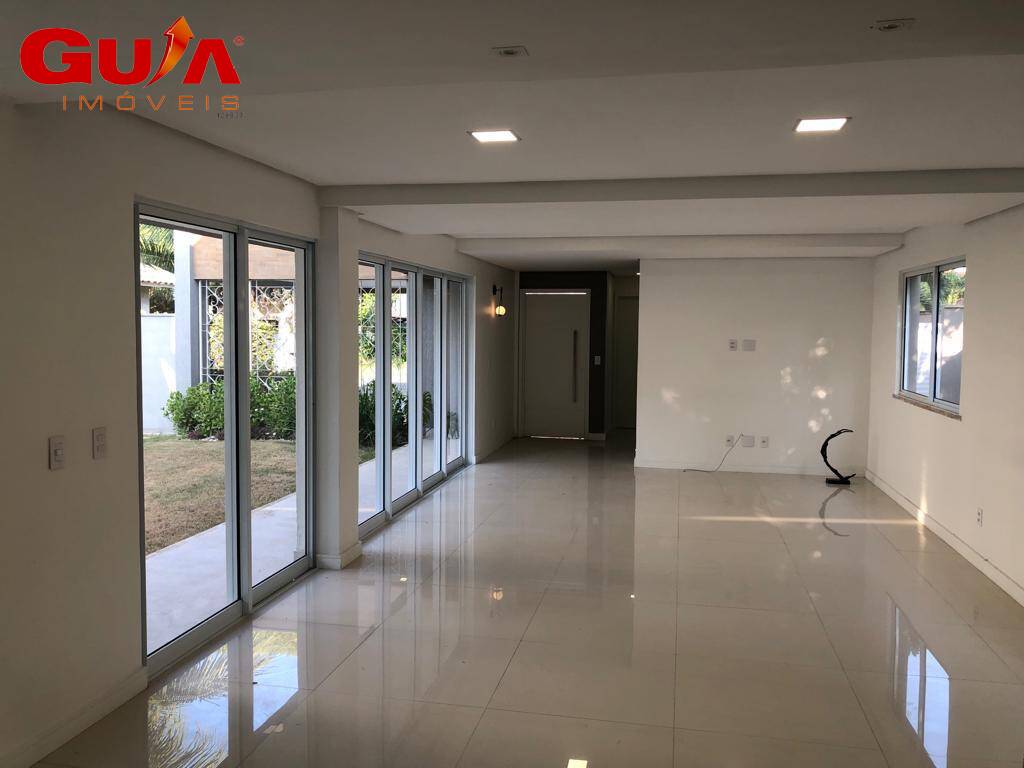 Casa de Condomínio para alugar com 5 quartos, 330m² - Foto 2