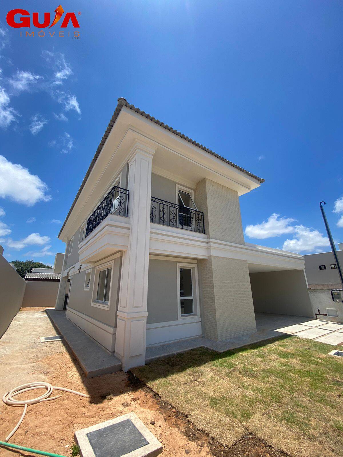 Casa de Condomínio à venda com 4 quartos, 215m² - Foto 2