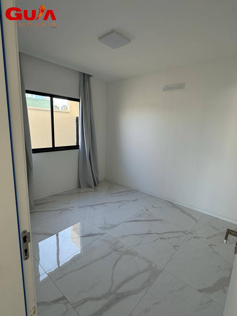 Casa de Condomínio para alugar com 4 quartos, 240m² - Foto 9