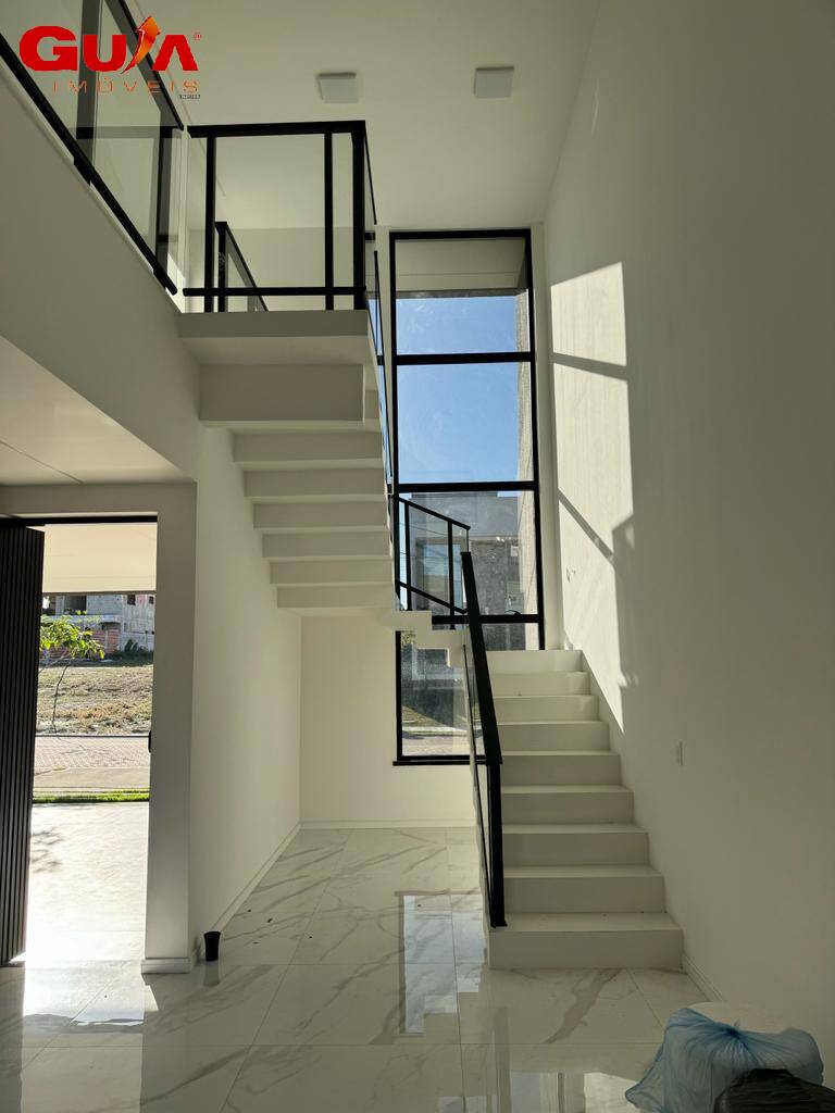 Casa de Condomínio para alugar com 4 quartos, 240m² - Foto 3