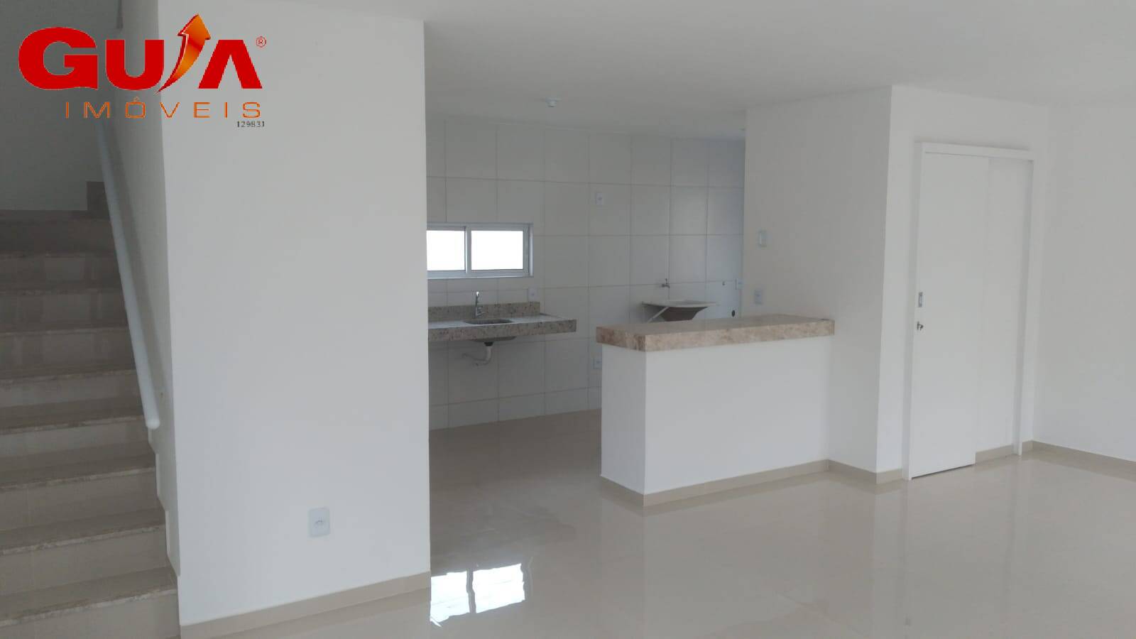 Casa à venda com 3 quartos, 100m² - Foto 2