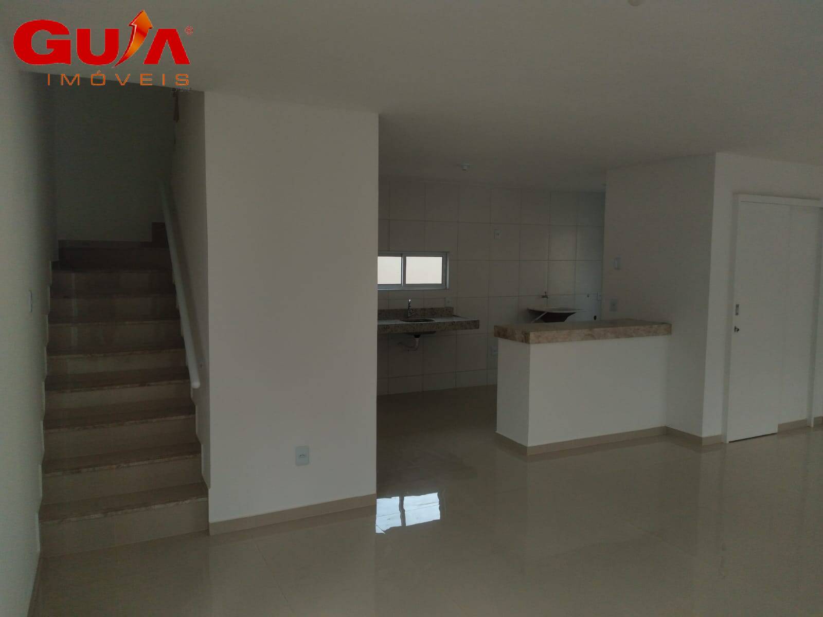 Casa à venda com 3 quartos, 100m² - Foto 4