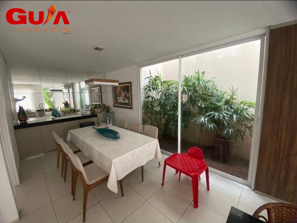 Casa de Condomínio à venda com 4 quartos, 241m² - Foto 2