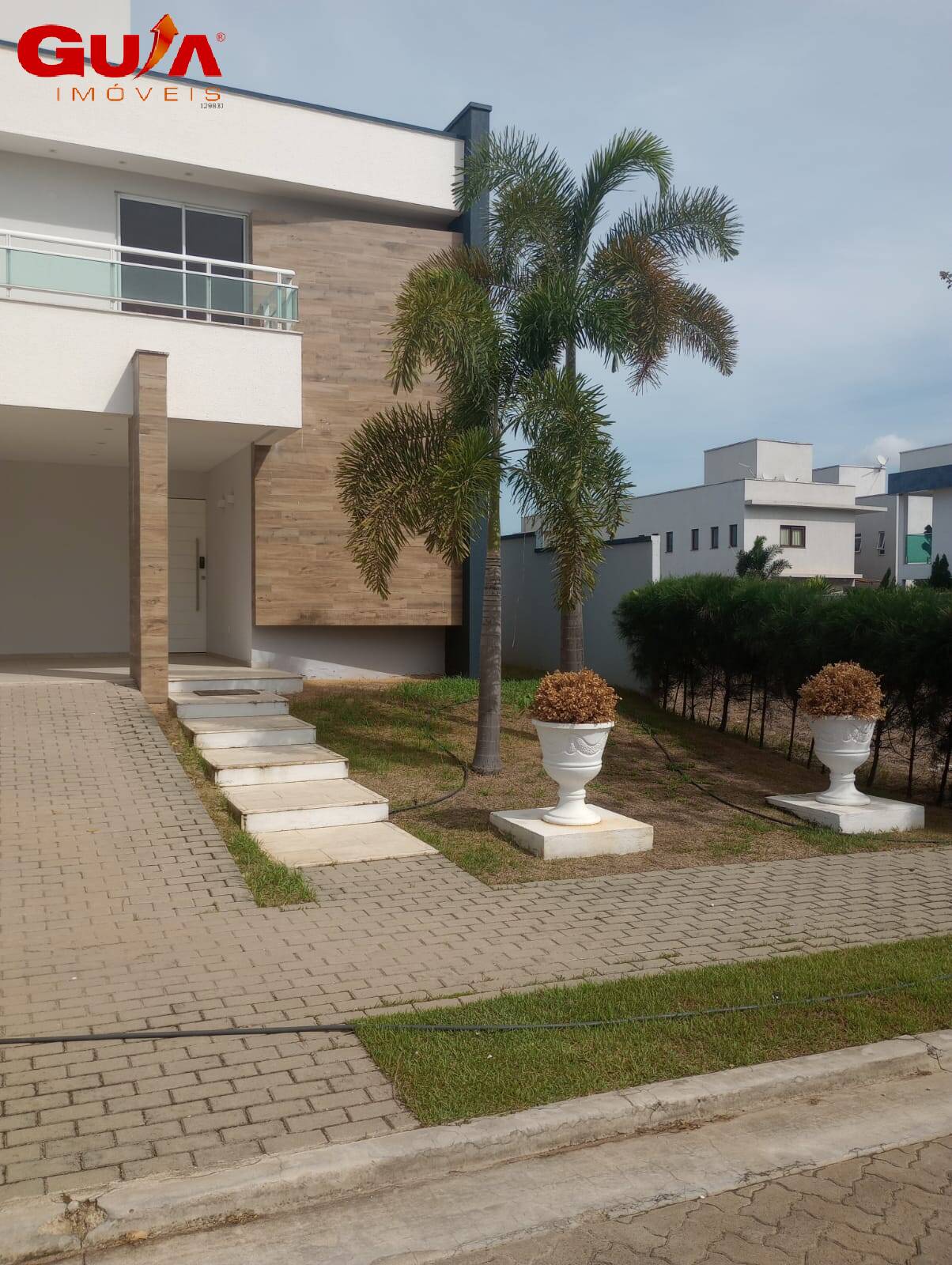 Casa de Condomínio para alugar com 5 quartos, 450m² - Foto 2