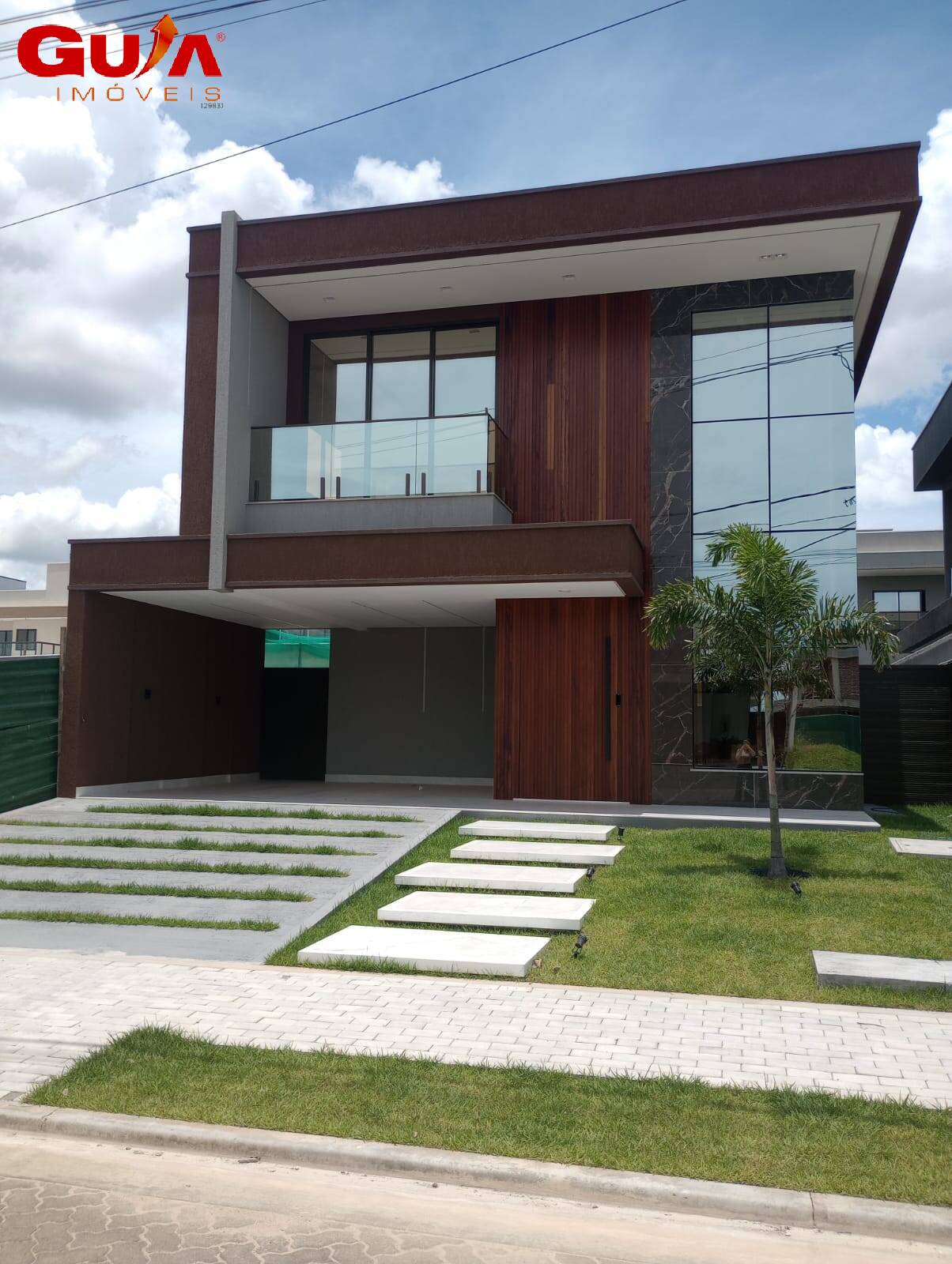 Casa de Condomínio à venda com 4 quartos, 260m² - Foto 1