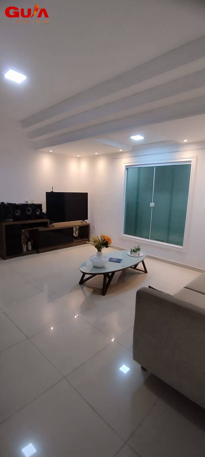 Casa à venda com 4 quartos, 200m² - Foto 2