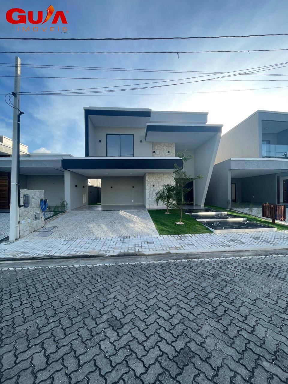 Casa de Condomínio à venda com 4 quartos, 239m² - Foto 1