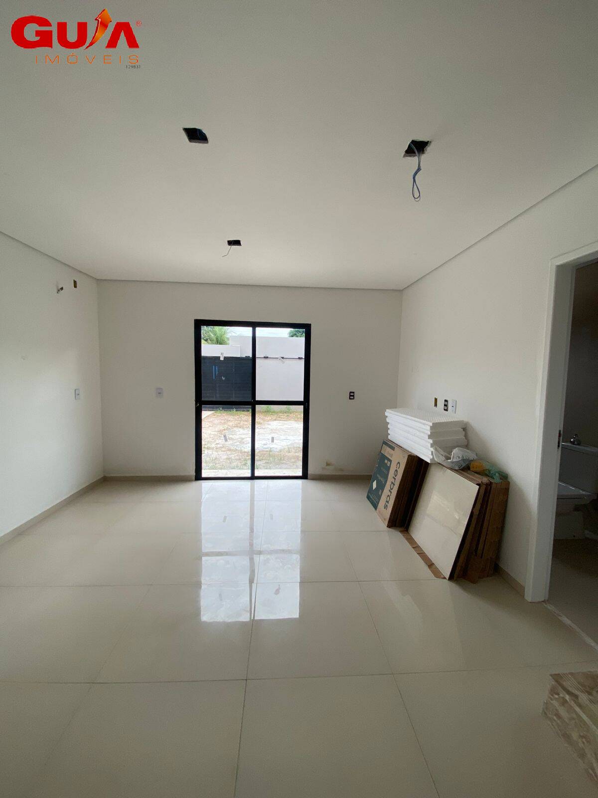 Casa à venda com 3 quartos, 80m² - Foto 1