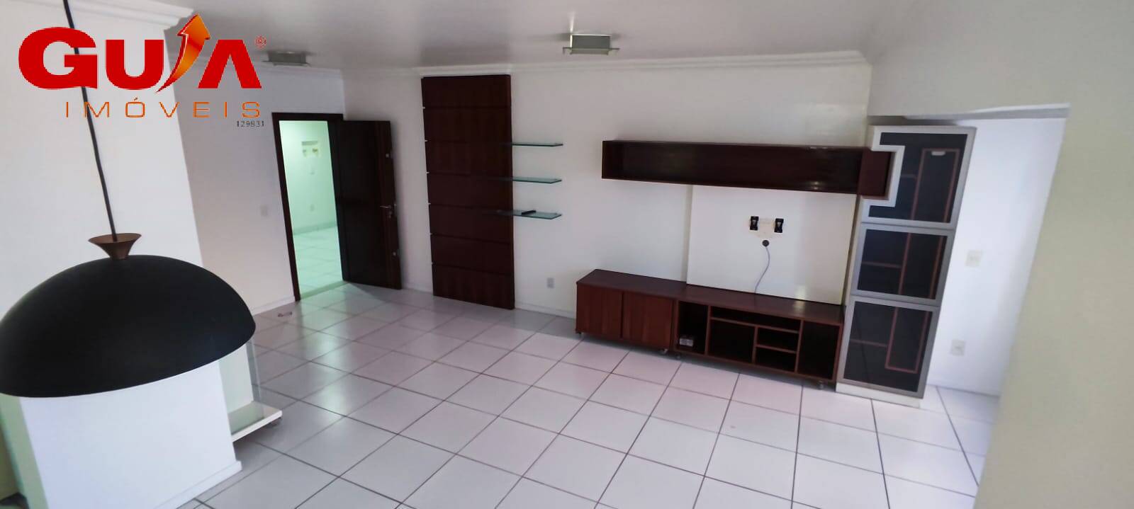 Apartamento à venda com 3 quartos, 121m² - Foto 2