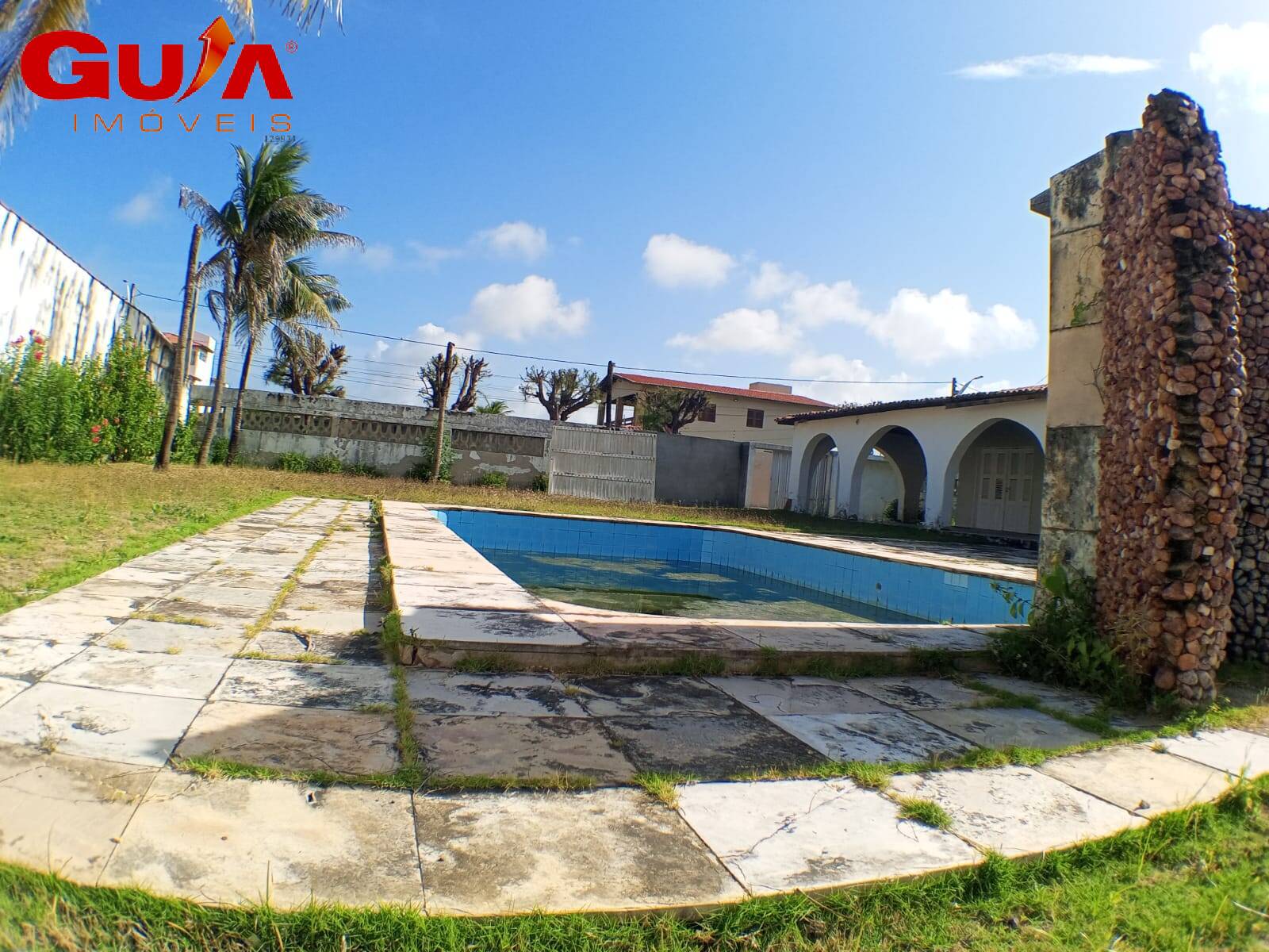 Casa à venda com 5 quartos, 300m² - Foto 1