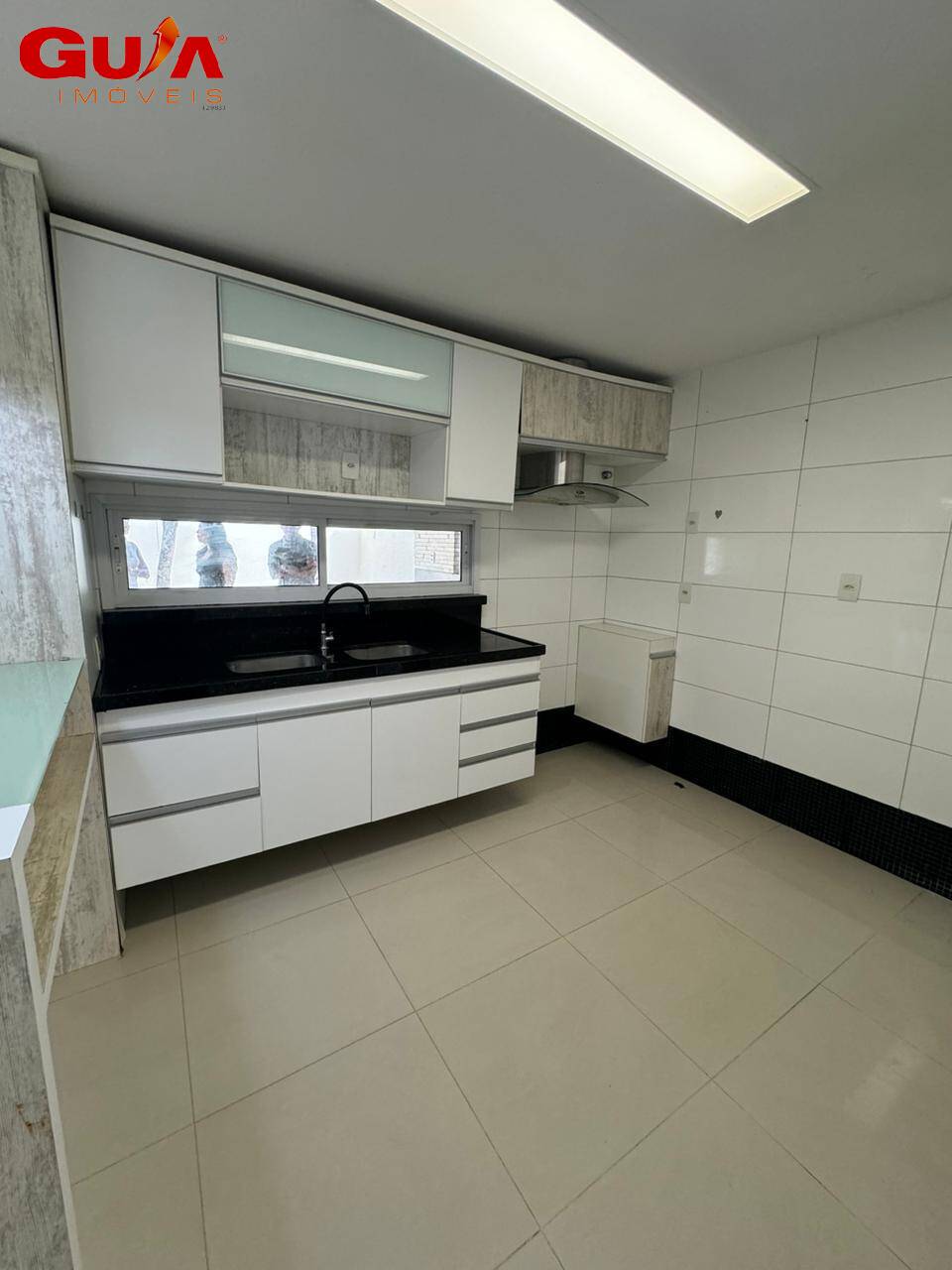 Casa de Condomínio para alugar com 4 quartos, 169m² - Foto 3