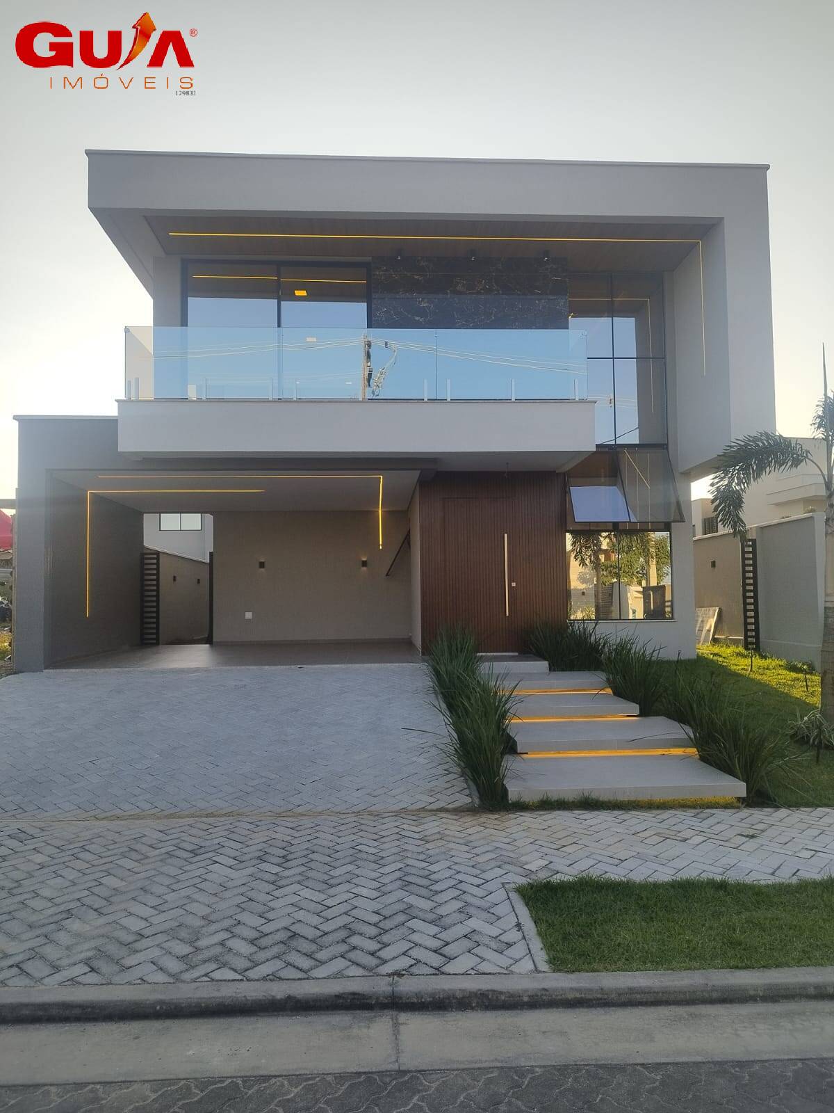 Casa de Condomínio à venda com 4 quartos, 273m² - Foto 1