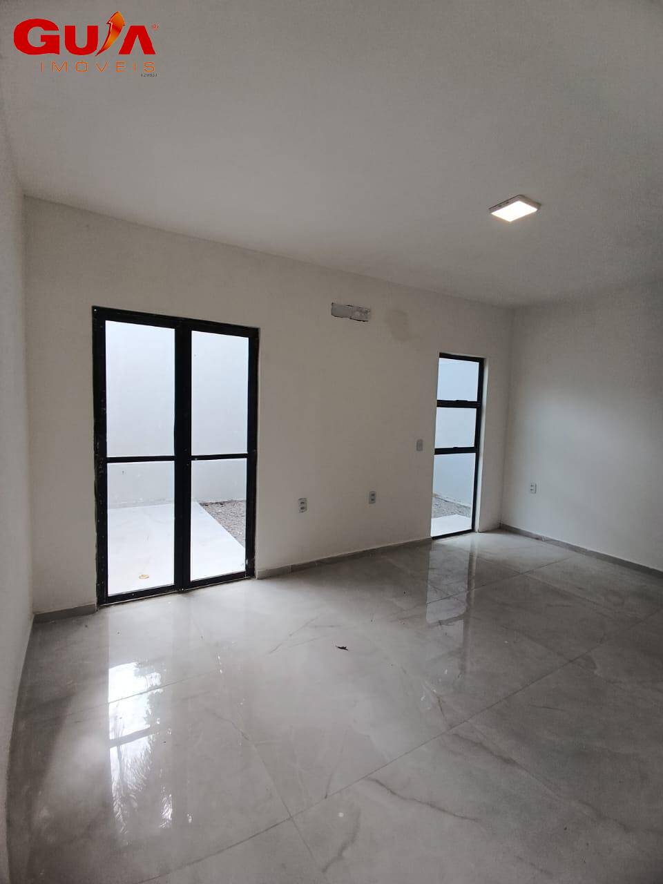 Casa à venda com 3 quartos, 110m² - Foto 3