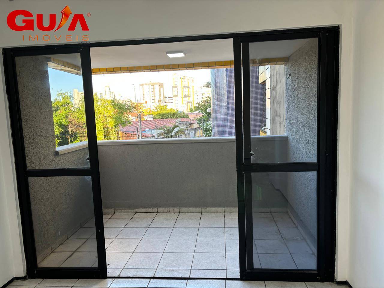 Apartamento à venda com 3 quartos, 130m² - Foto 2