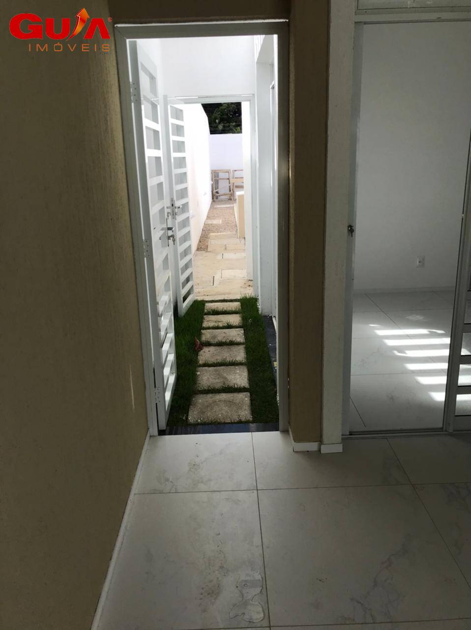 Casa à venda com 3 quartos, 93m² - Foto 2