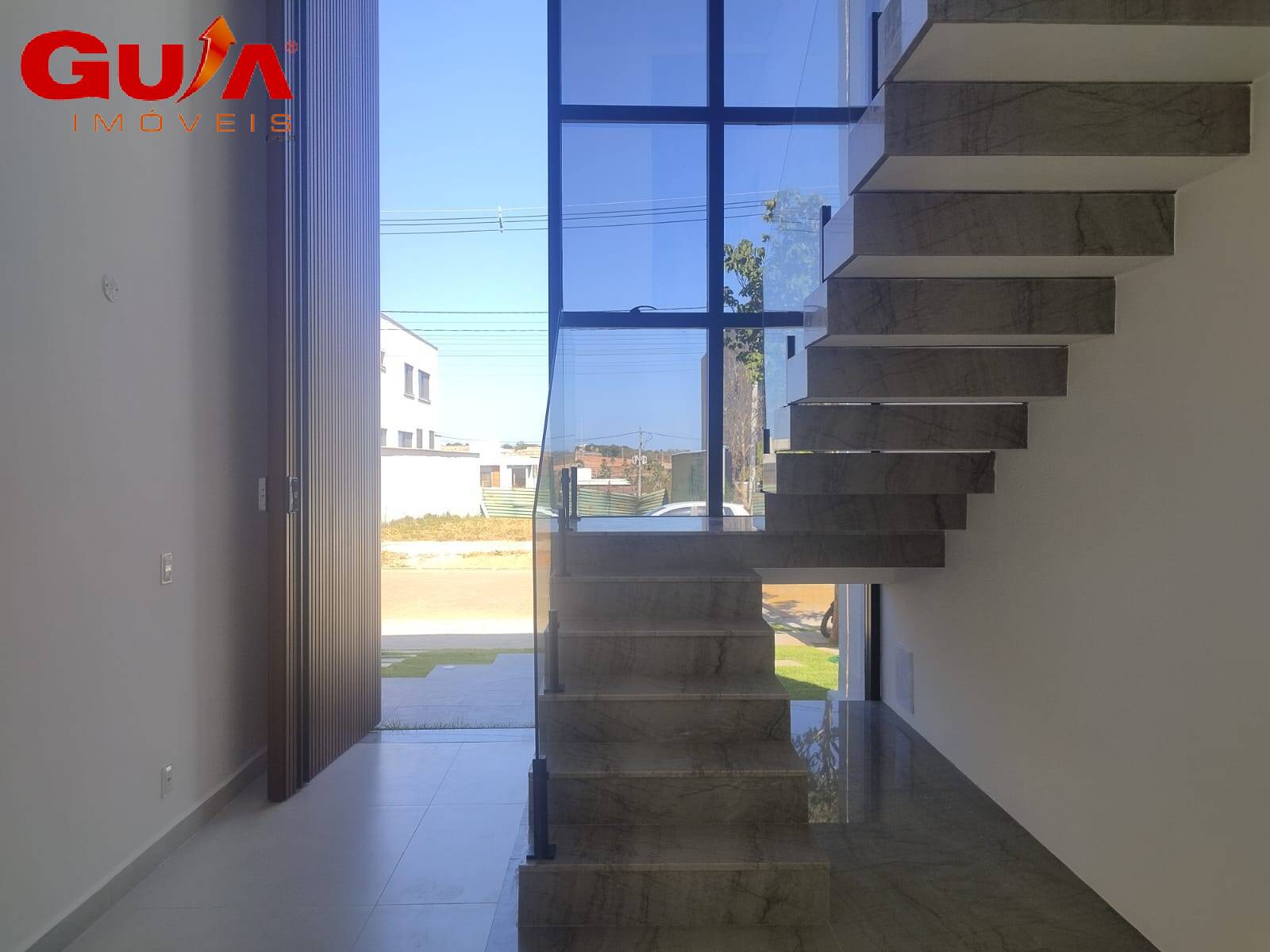 Casa de Condomínio à venda com 4 quartos, 287m² - Foto 3