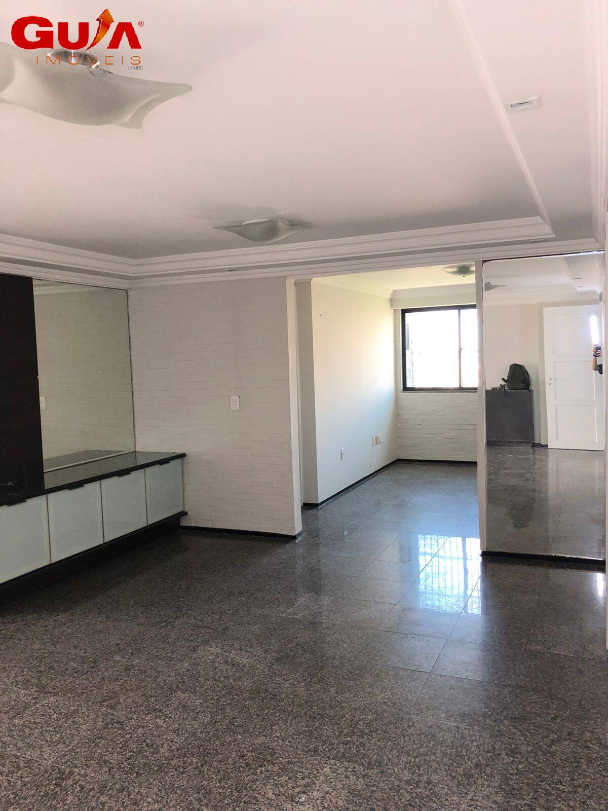 Apartamento para alugar com 4 quartos, 140m² - Foto 2