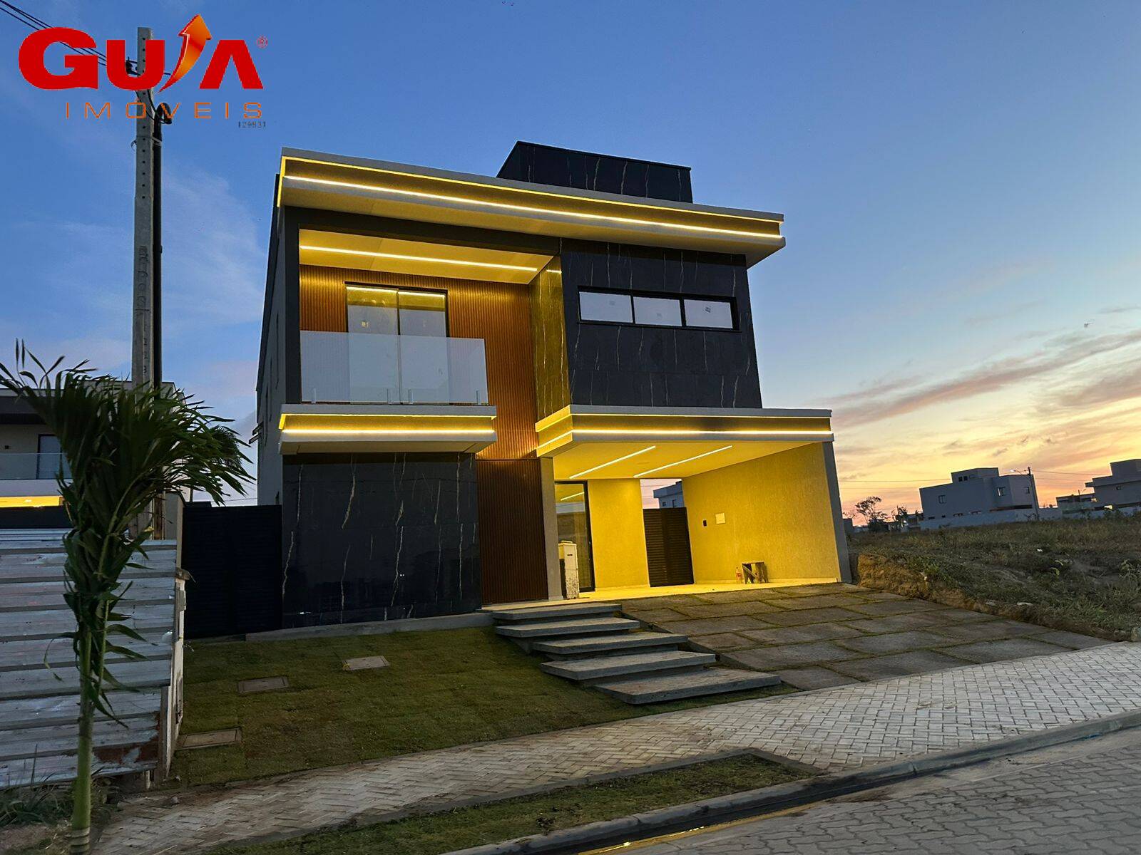 Casa de Condomínio à venda com 4 quartos, 256m² - Foto 1