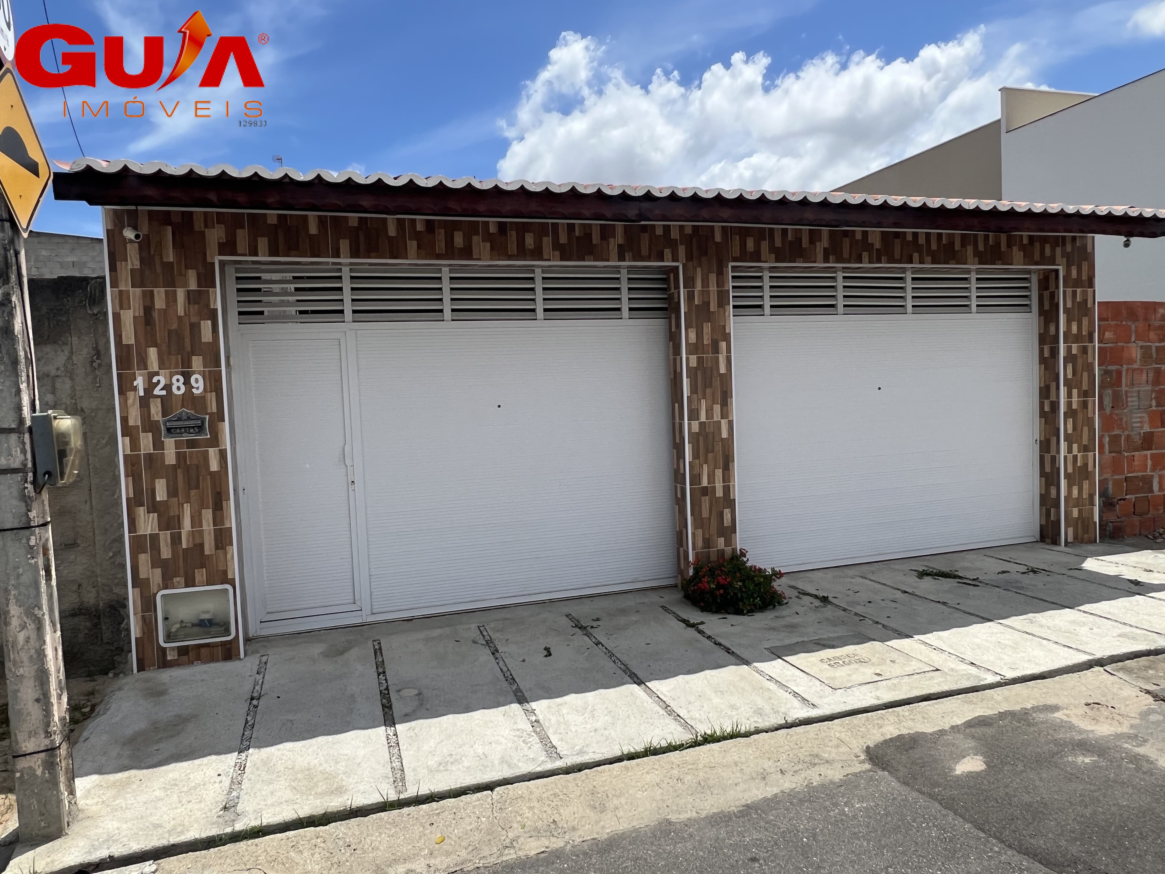 Casa à venda com 2 quartos, 200m² - Foto 1