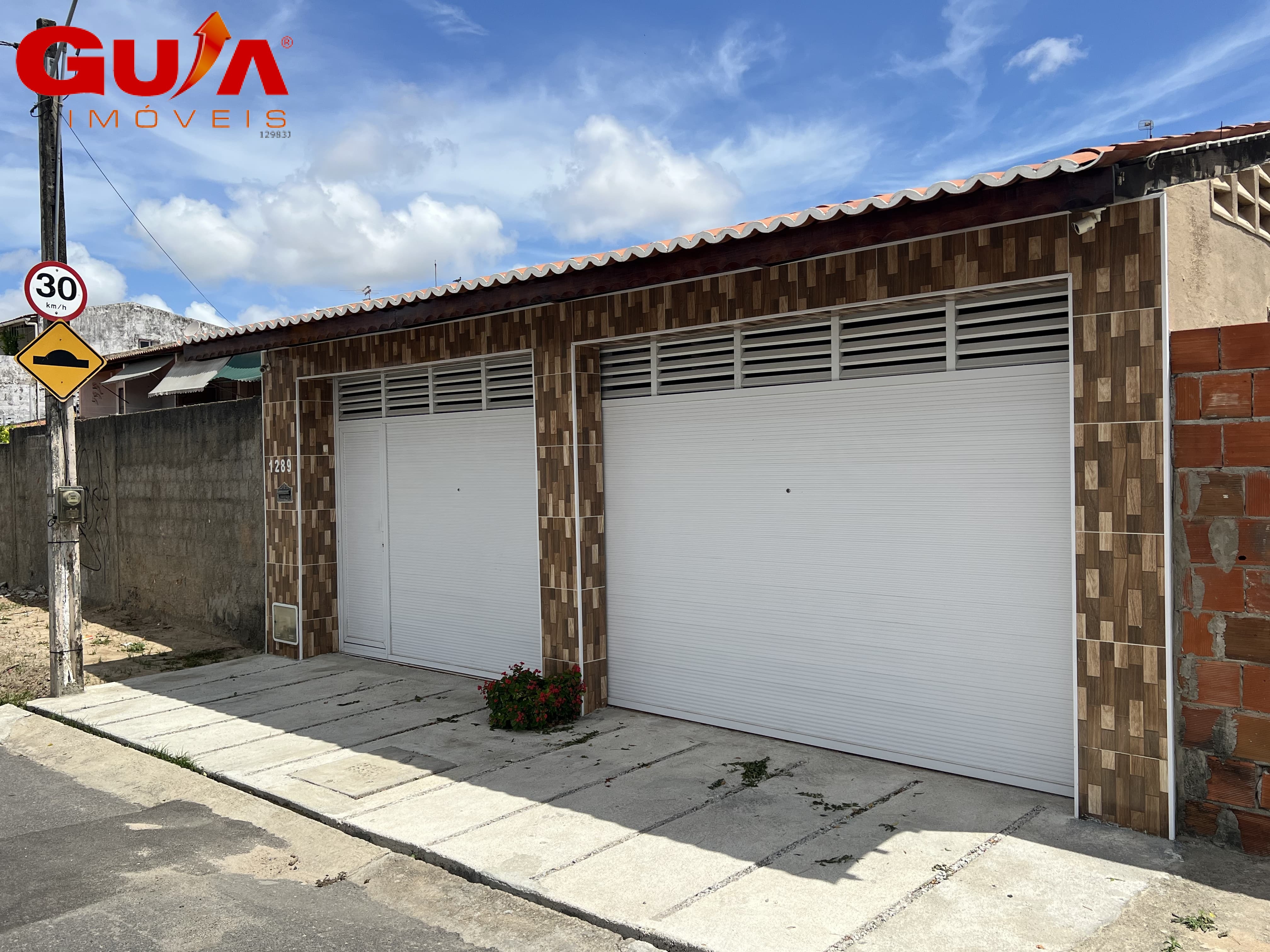 Casa à venda com 2 quartos, 200m² - Foto 2