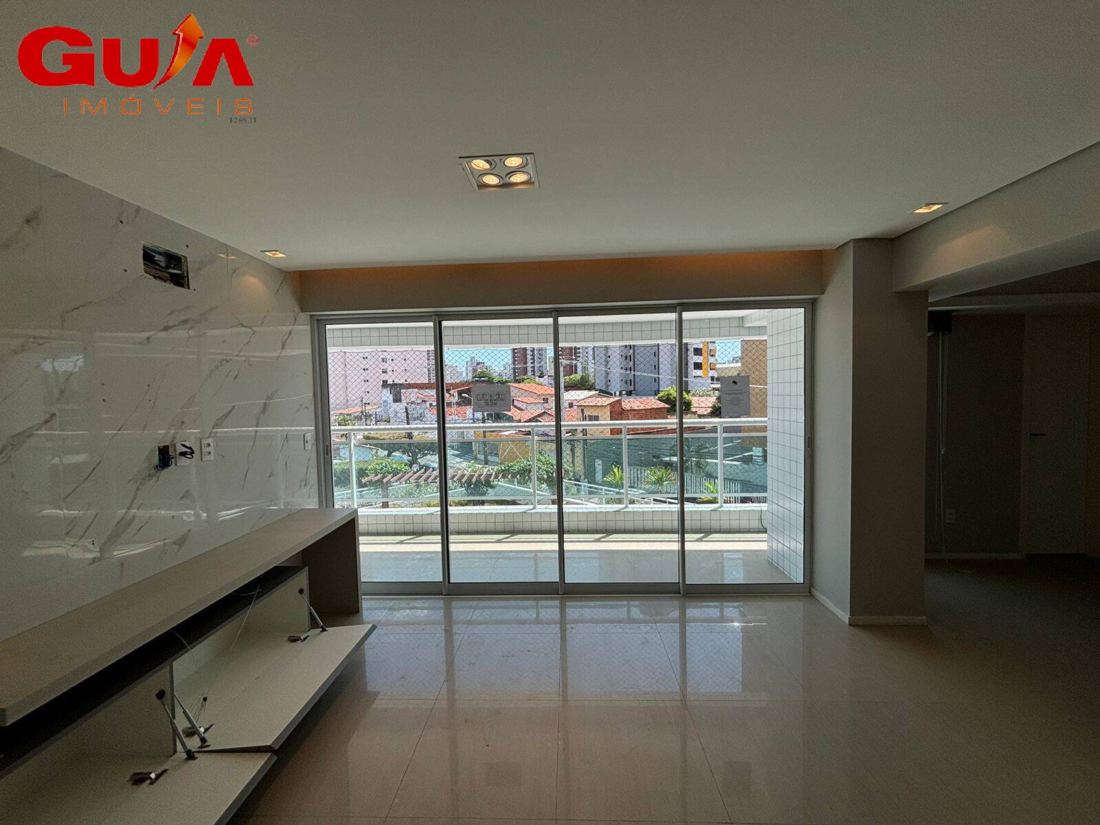 Apartamento à venda com 2 quartos, 110m² - Foto 2