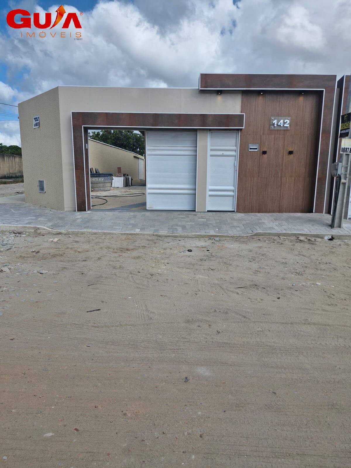 Casa à venda com 2 quartos, 100m² - Foto 1