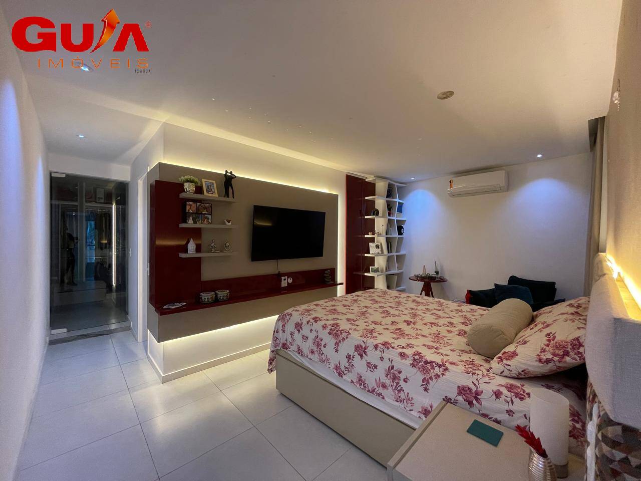 Casa de Condomínio à venda com 4 quartos, 296m² - Foto 1