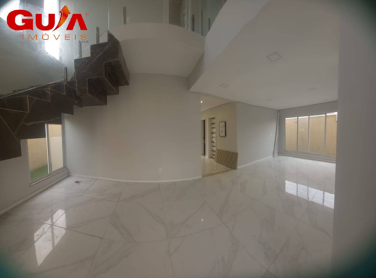 Casa de Condomínio para alugar com 4 quartos, 255m² - Foto 2