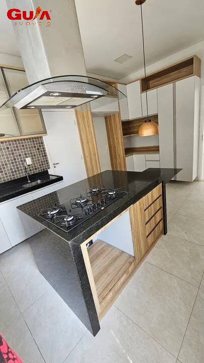 Casa à venda com 3 quartos, 232m² - Foto 2